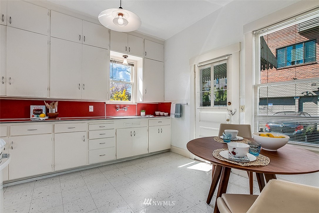 1815 East Roy Street Seattle, WA 98112 - Photo 7 of 25