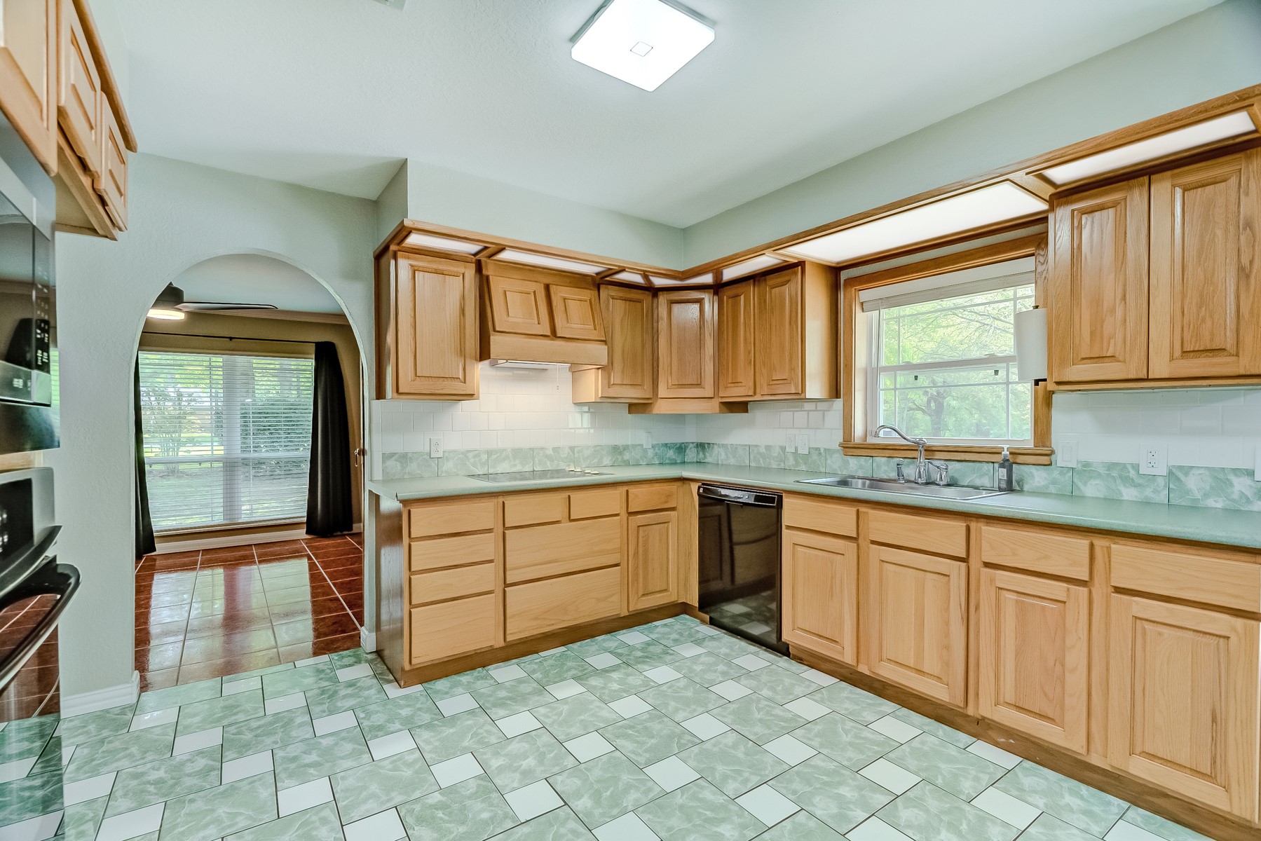 10995 Bonwell Loop Kountze, TX 77625 - Photo 11 of 41