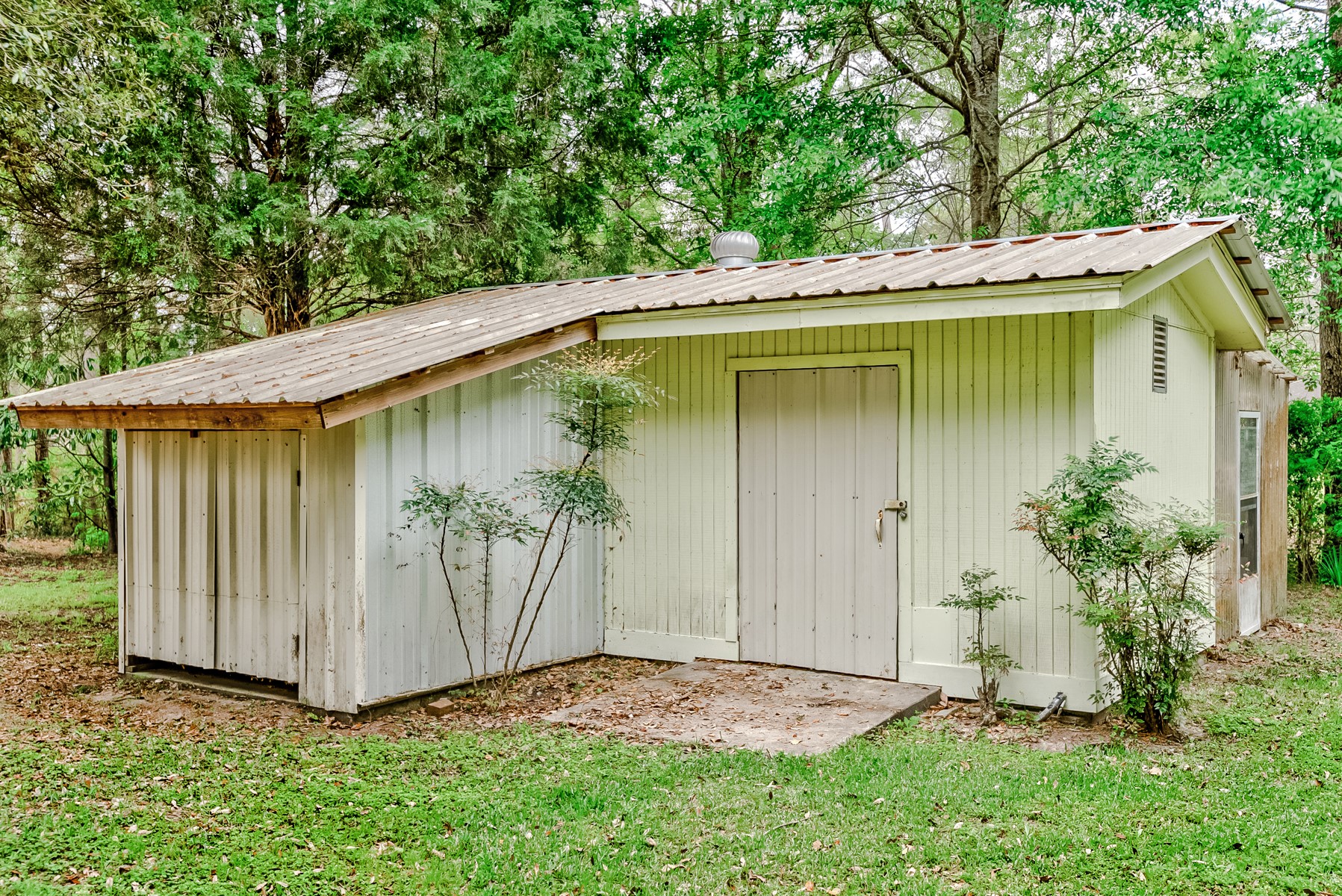 10995 Bonwell Loop Kountze, TX 77625 - Photo 39 of 41 Shed w/chicken coop