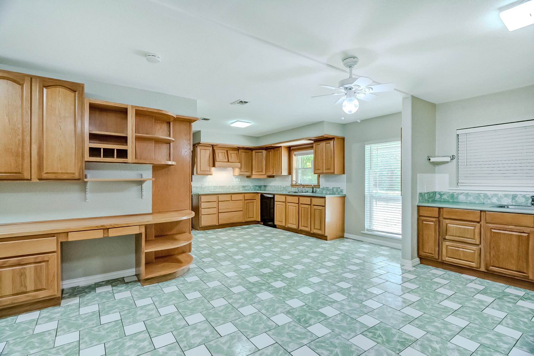 10995 Bonwell Loop Kountze, TX 77625 - Photo 8 of 41