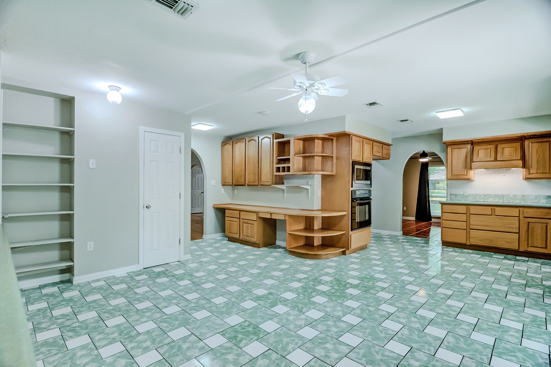 10995 Bonwell Loop Kountze, TX 77625 - Photo 9 of 41