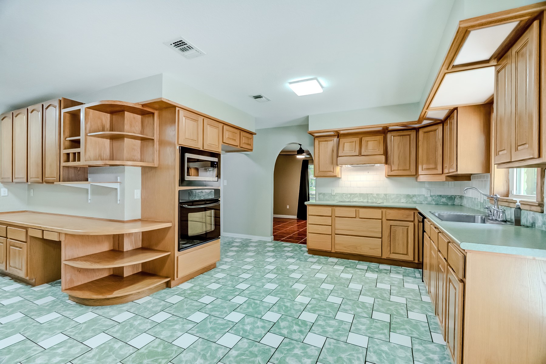 10995 Bonwell Loop Kountze, TX 77625 - Photo 10 of 41