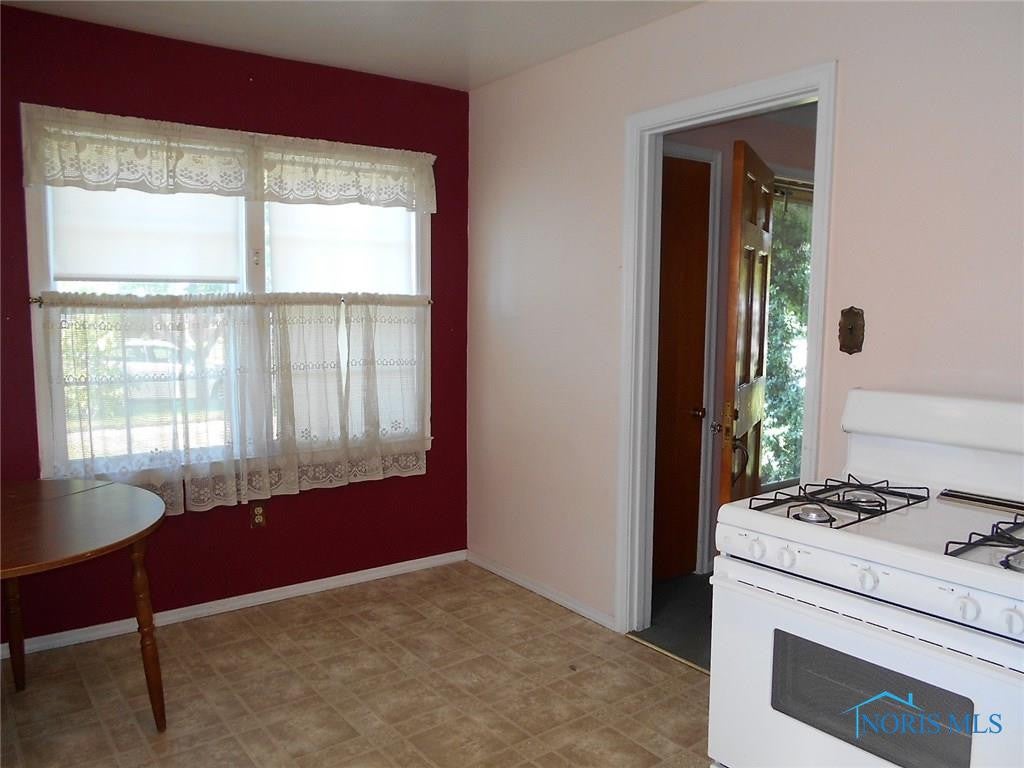 2559 Gracewood Road Toledo, OH 43613 - Photo 2 of 12 Gallery Image 2