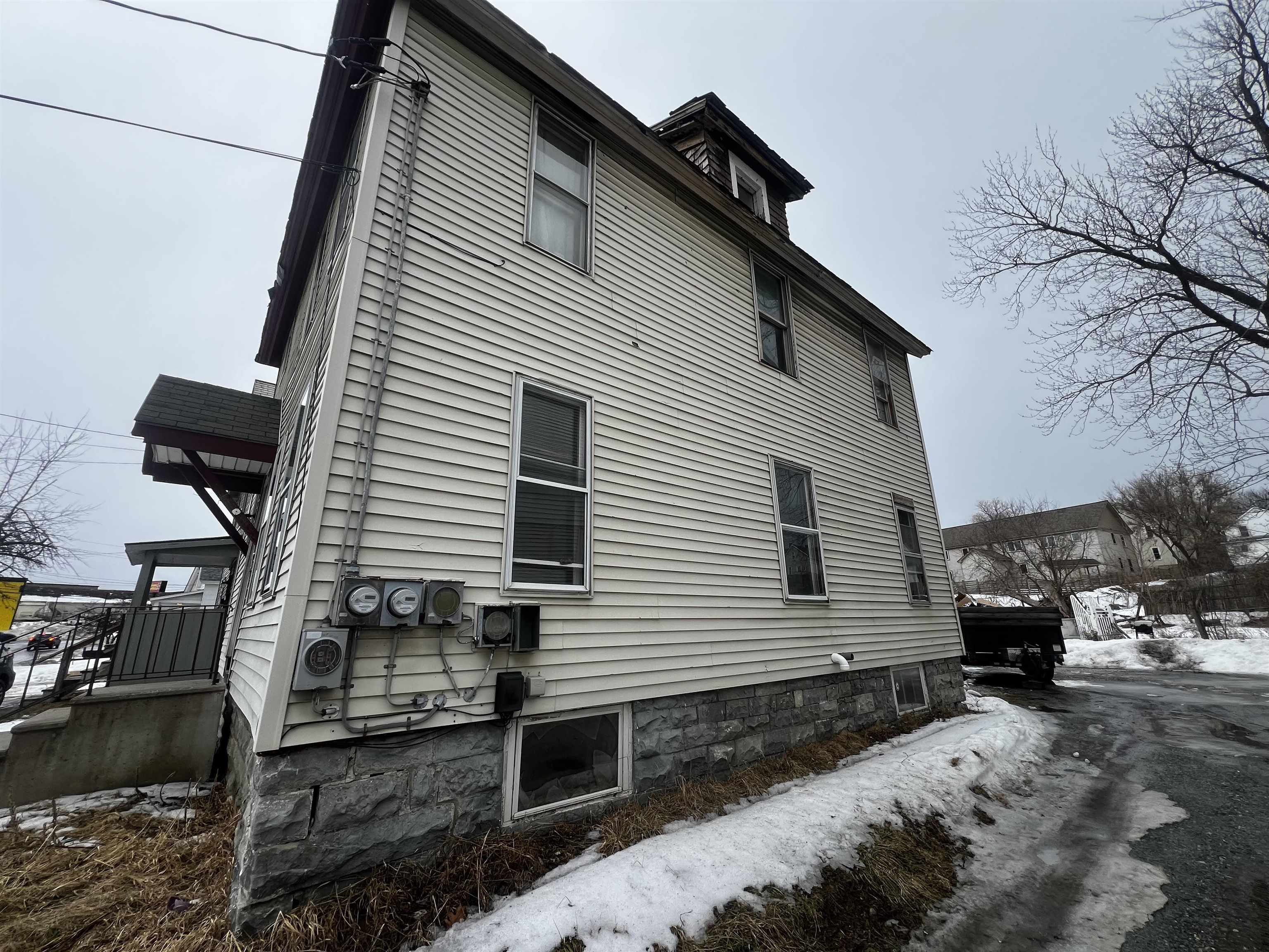 9 Clover Street Rutland, VT 05701 - Photo 3 of 7