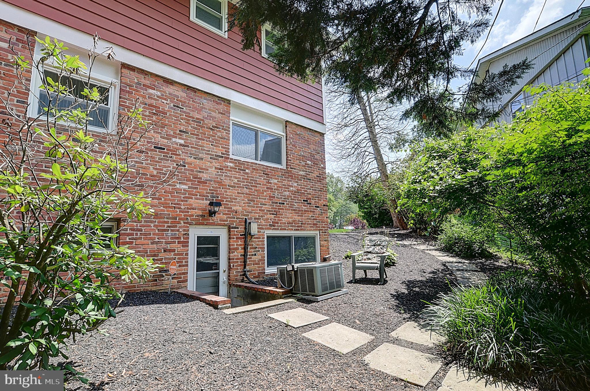 8610 Briarcroft Lane Laurel, MD 20708 - Photo 23 of 28 Exterior Back
