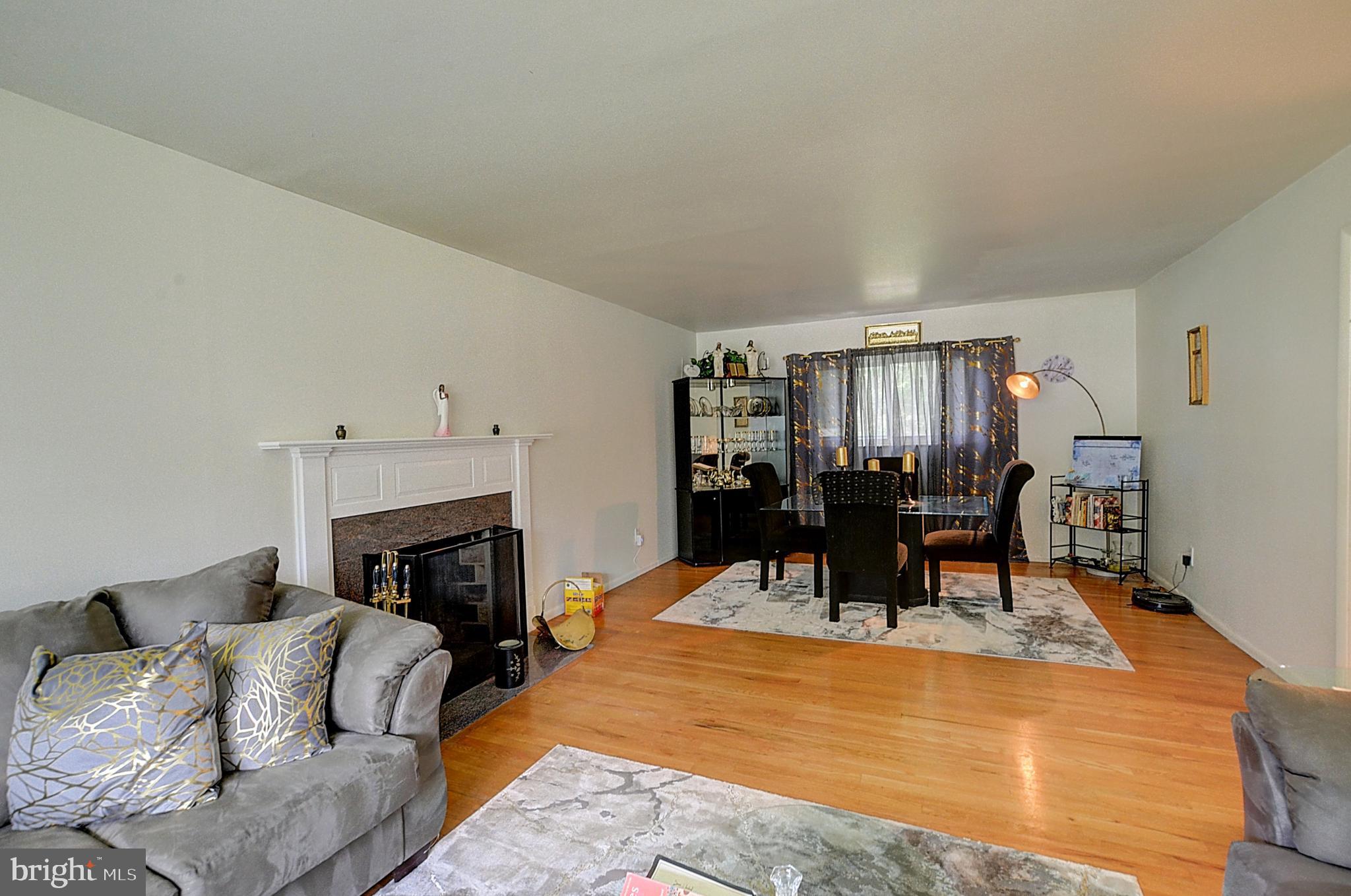 8610 Briarcroft Lane Laurel, MD 20708 - Photo 3 of 28 Living Room