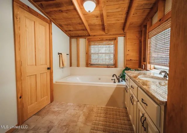 $4,780,500 | Natchez Trace Parkway, Kosciusko, MS 39090