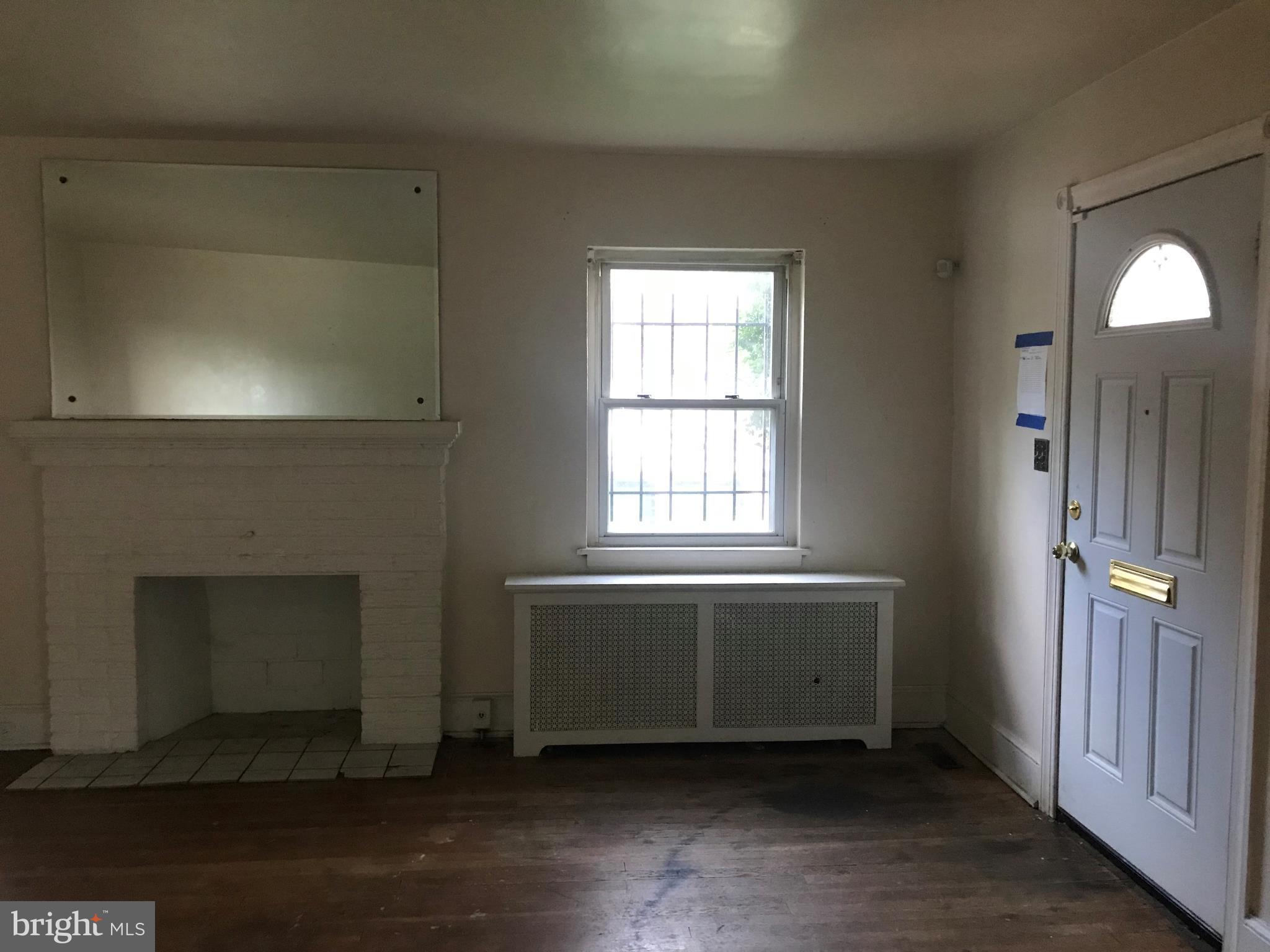 822 Chillum Road Hyattsville, MD 20783 - Photo 3 of 12 Living Room