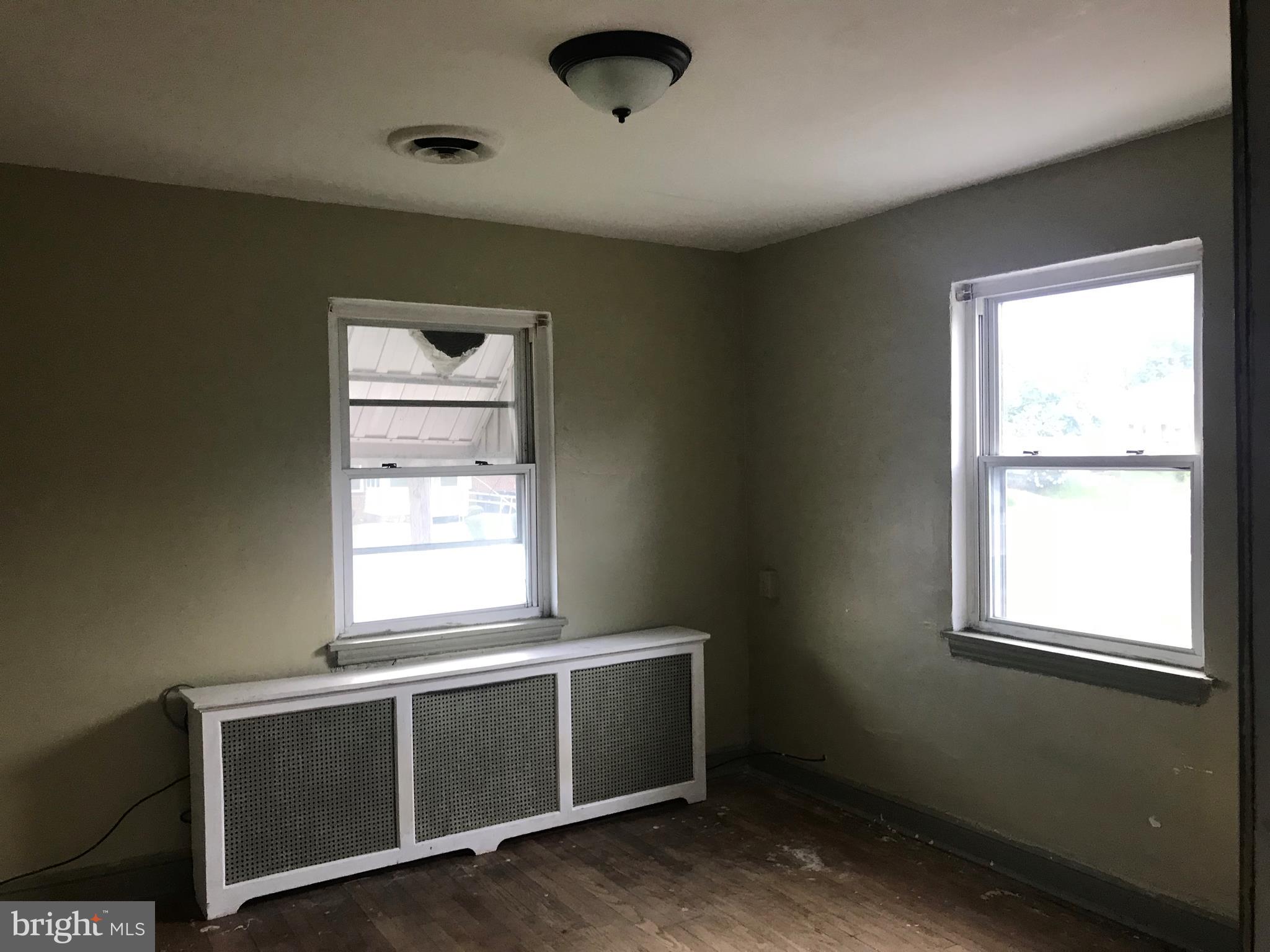 822 Chillum Road Hyattsville, MD 20783 - Photo 9 of 12 Bedroom