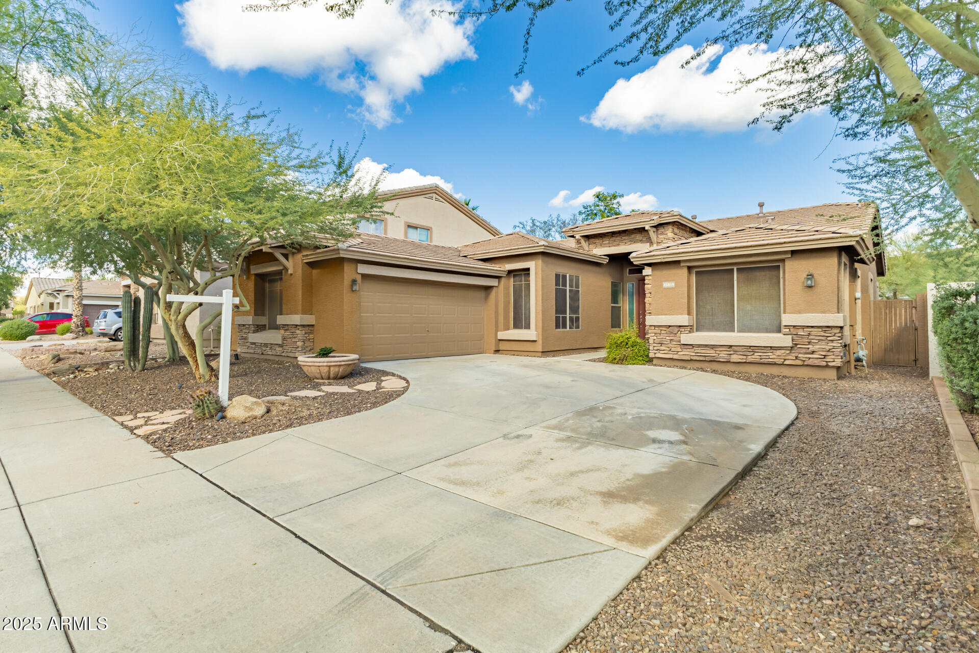 35819 North 33rd Lane Phoenix, AZ 85086 - Photo 2 of 50 a front view of a house with a garden