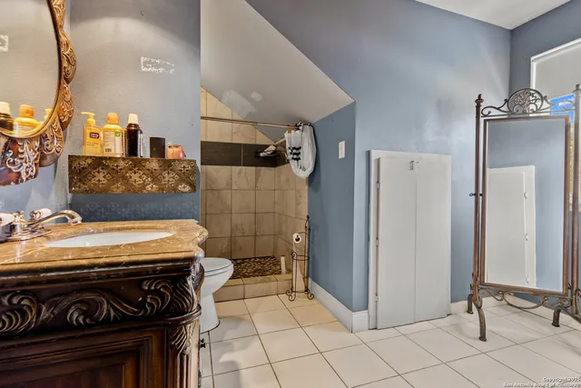 a view of a storage & utility room