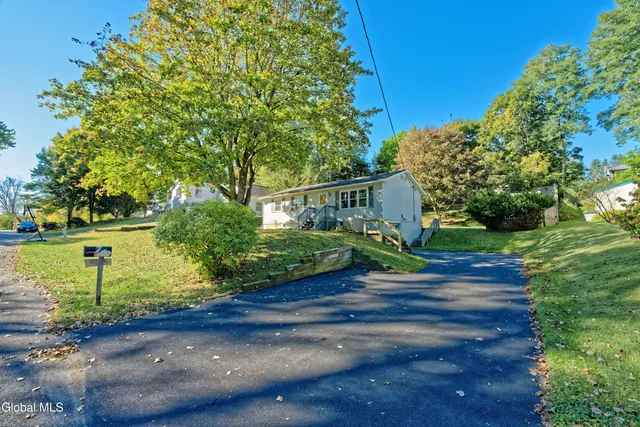 $275,000 | 18 Coronation Drive, Hudson, NY 12534