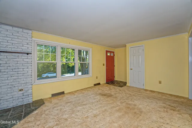 $275,000 | 18 Coronation Drive, Hudson, NY 12534