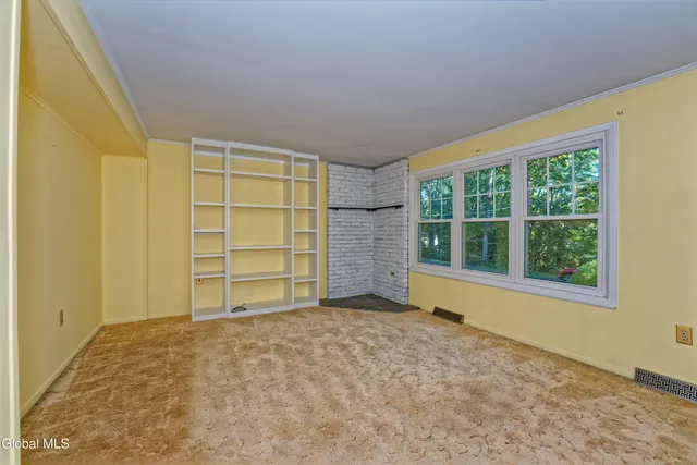 $275,000 | 18 Coronation Drive, Hudson, NY 12534