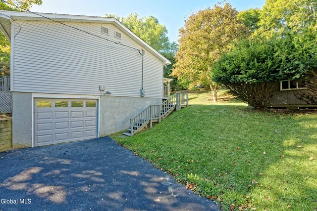 $275,000 | 18 Coronation Drive, Hudson, NY 12534