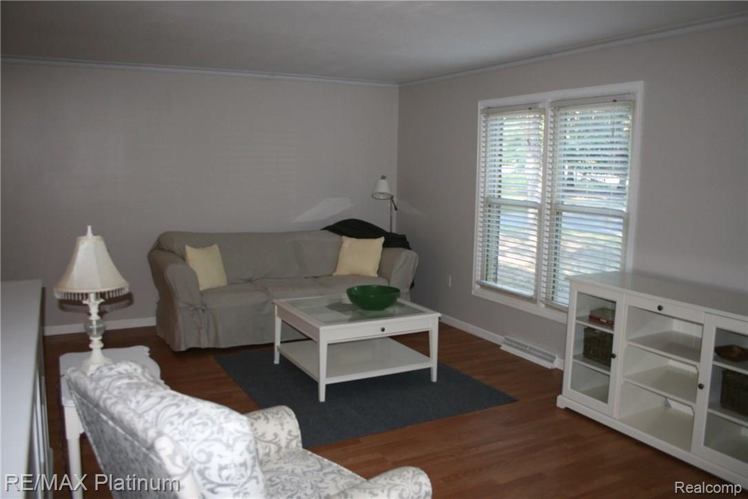 6284 Brighton Road Brighton, MI 48116 - Photo 9 of 20 IMG_1238.jpg