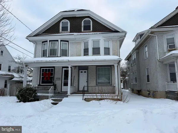 a view of a house with a yard and garage