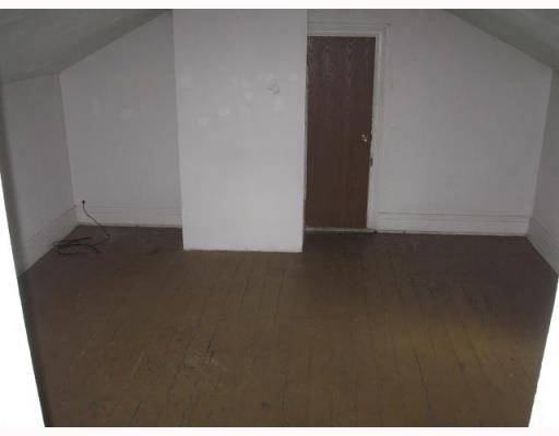 121 Murray Hill Road Creighton, PA 15030 - Photo 11 of 15 Den/Family/Great Room.