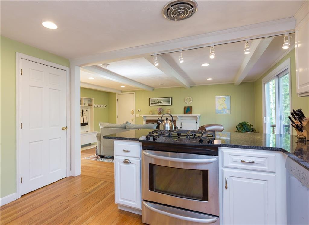 7 Pine Point Road Cape Elizabeth, ME 04107 - Photo 14 of 35 Photo