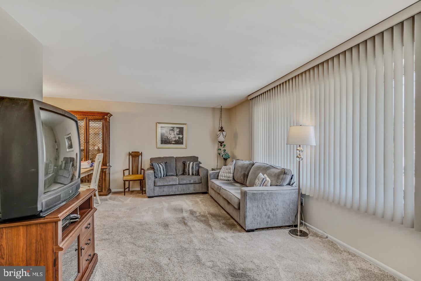 416 Tomlinson Road Philadelphia, PA 19116 - Photo 3 of 30 Gallery Image 3