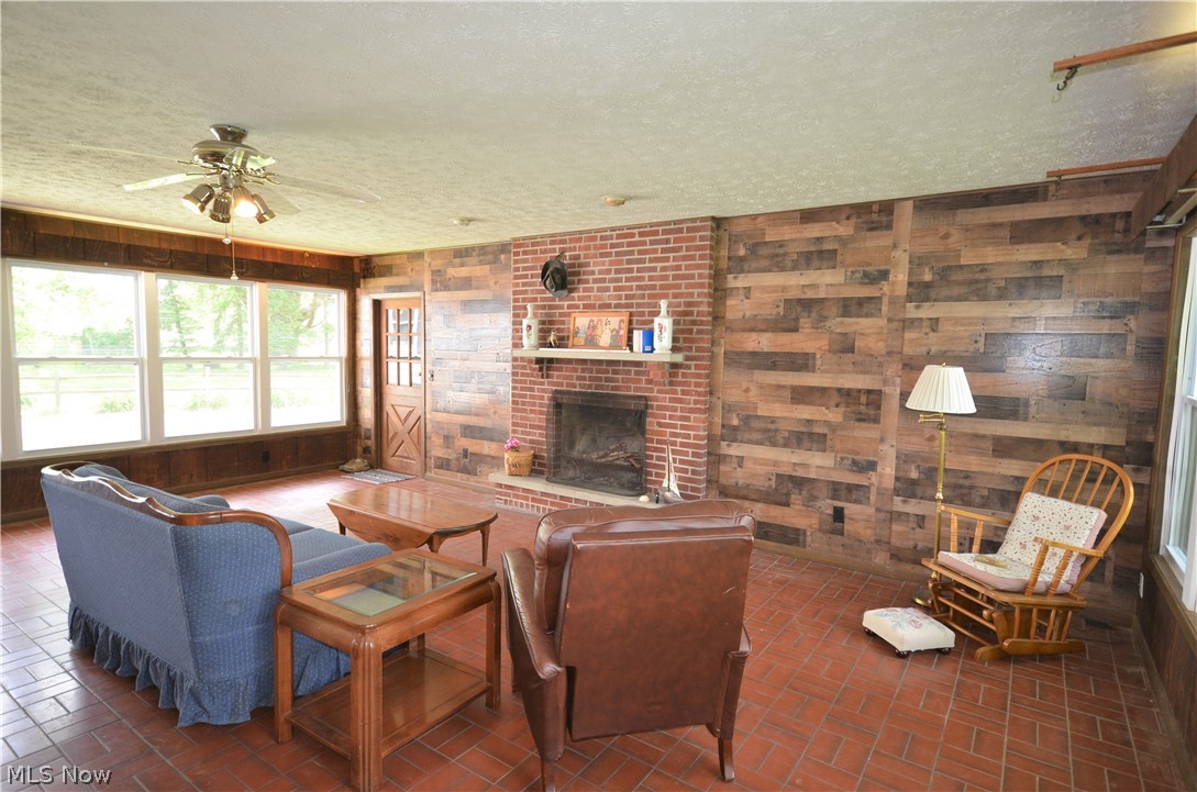 11902 West Lake Road Vermilion, OH 44089 - Photo 7 of 30 SECOND FAMILY ROOM OR SUN ROOM WITH ALL NEW WINDOWS.