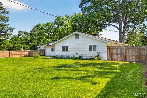 $410,000 | 11929 Paradise Lane, Des Peres, MO 63131