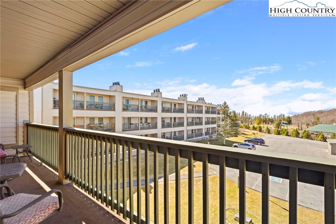 301 Pinnacle Inn Road, Unit 3305 Beech Mountain, NC 28604 - Photo 17 of 29 a view of city from a balcony