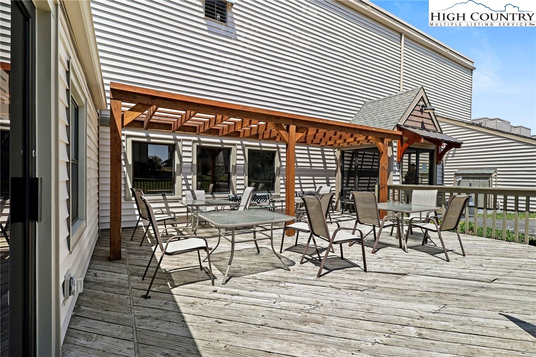 301 Pinnacle Inn Road, Unit 3305 Beech Mountain, NC 28604 - Photo 26 of 29 a patio with glass table and chairs
