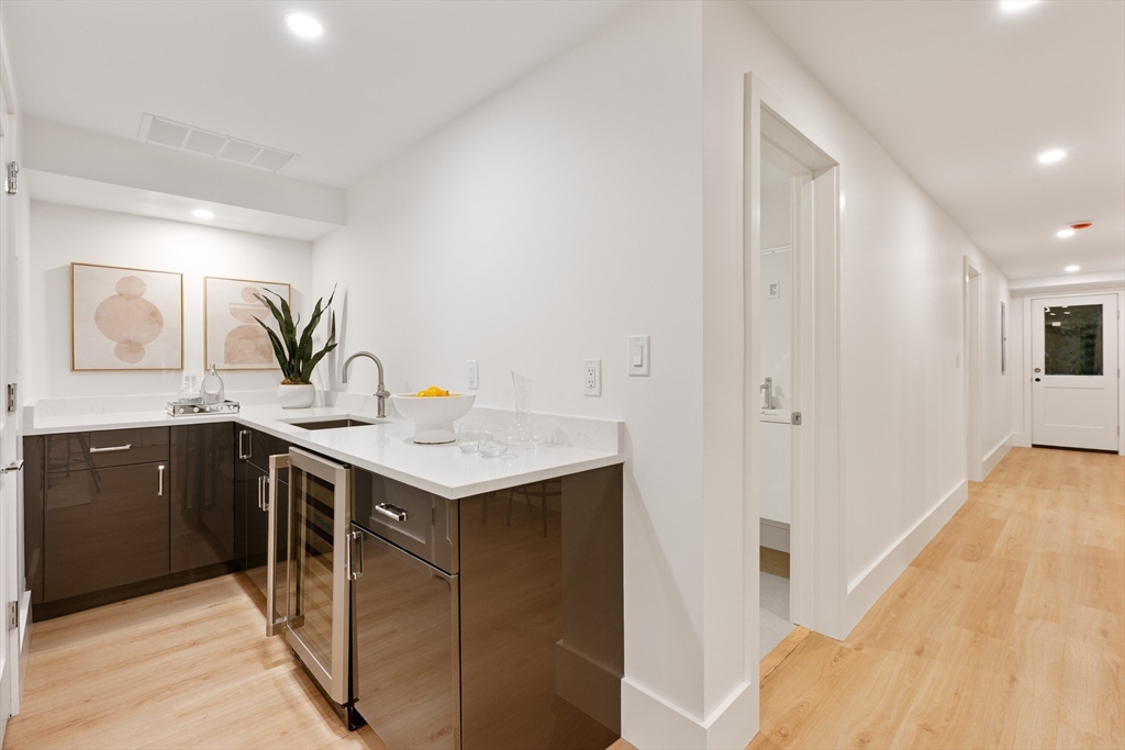 65 Francis Street, Unit A Brookline, MA 02446 - Photo 23 of 35