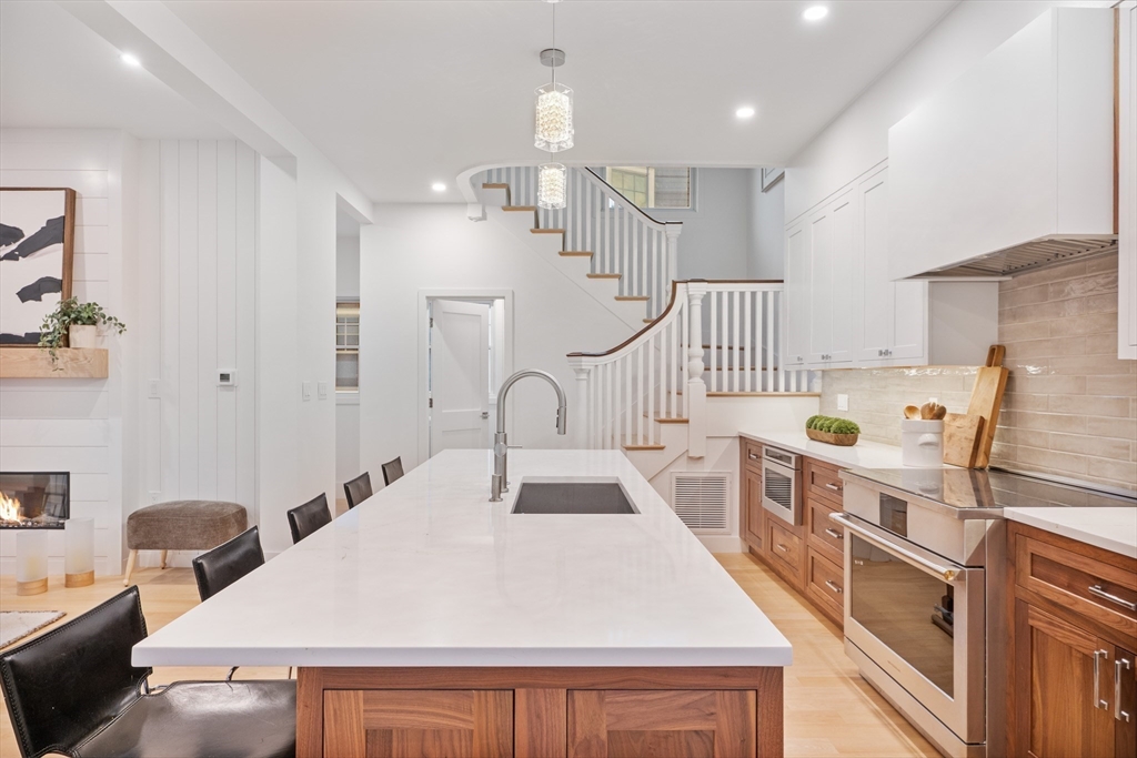 65 Francis Street, Unit A Brookline, MA 02446 - Photo 5 of 35