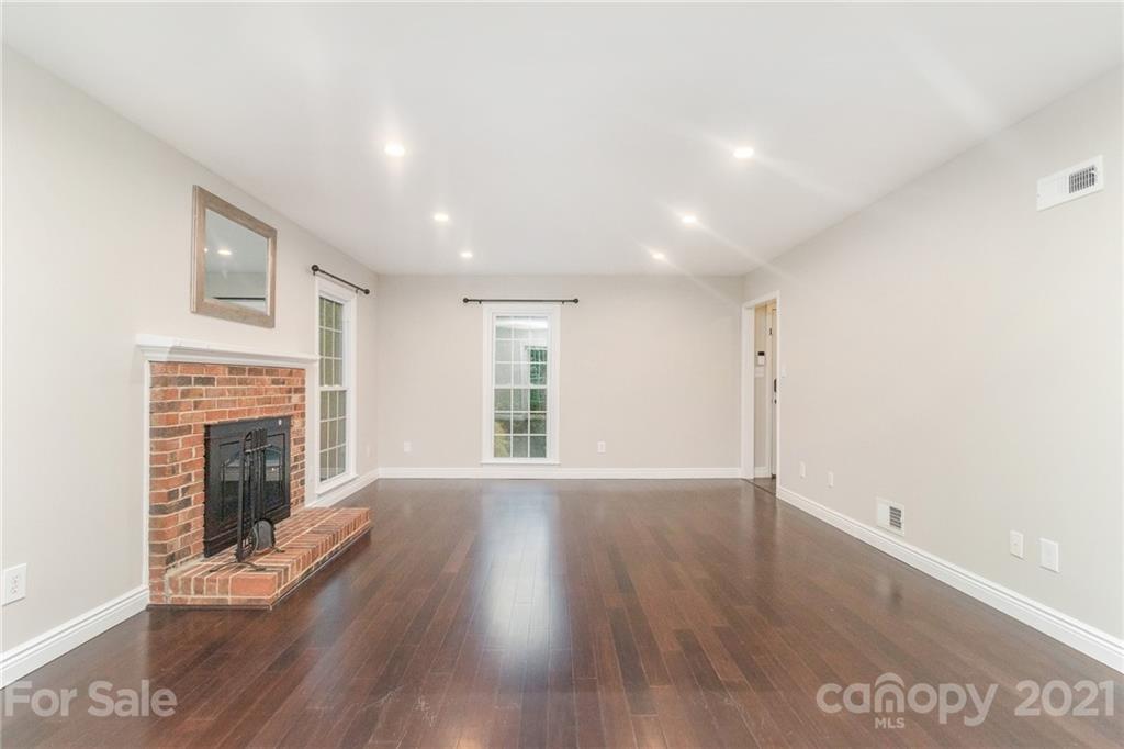 307 Sandymead Road Matthews, NC 28105 - Photo 2 of 20 Gallery Image 2