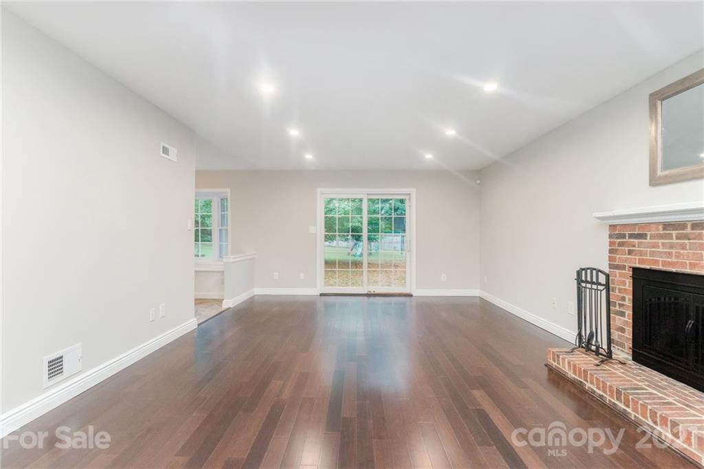 307 Sandymead Road Matthews, NC 28105 - Photo 3 of 20 Gallery Image 3
