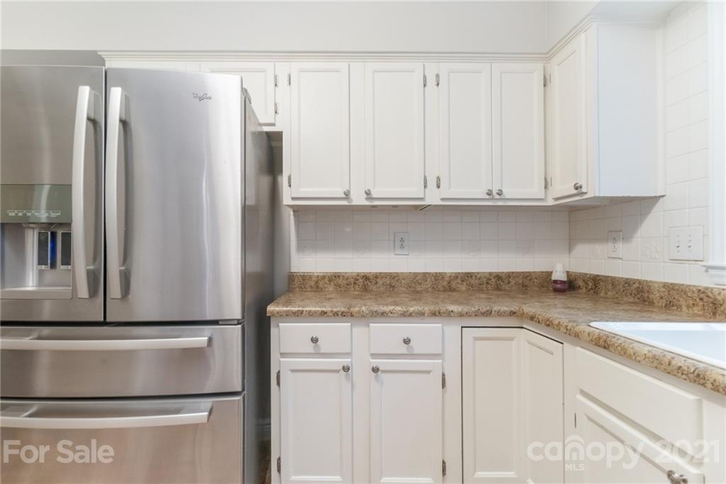 307 Sandymead Road Matthews, NC 28105 - Photo 4 of 20 Gallery Image 4
