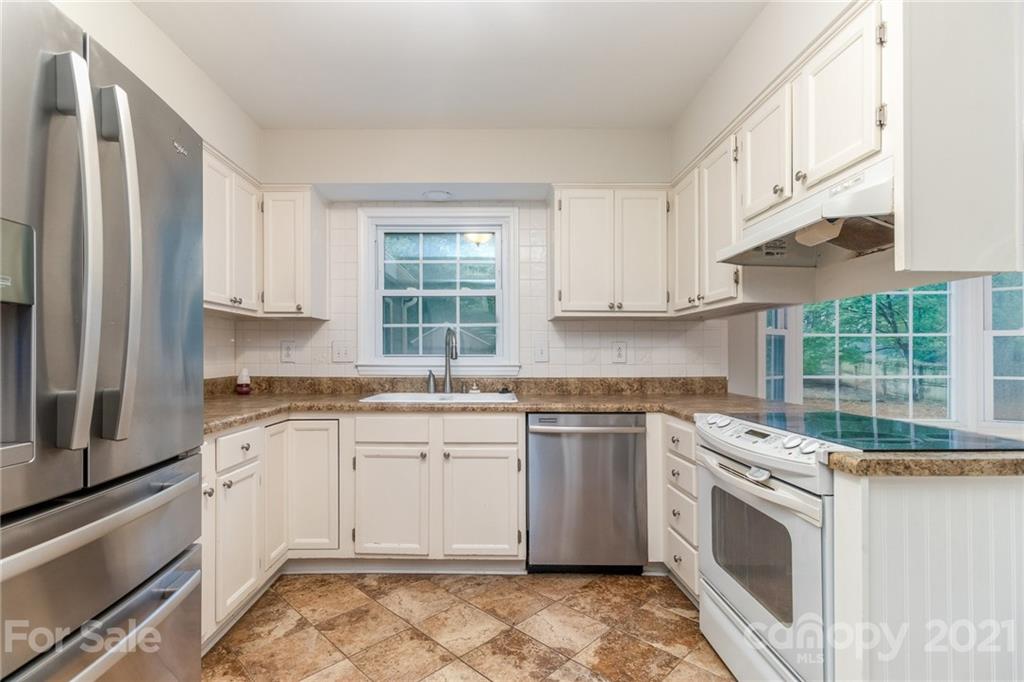 307 Sandymead Road Matthews, NC 28105 - Photo 5 of 20 Gallery Image 5