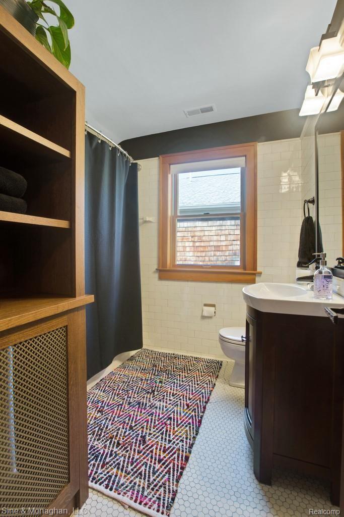 671 Washington Road Grosse Pointe, MI 48230 - Photo 47 of 62 051-hometown-visuals-2020_671-washington-gp.jpg-SMALL