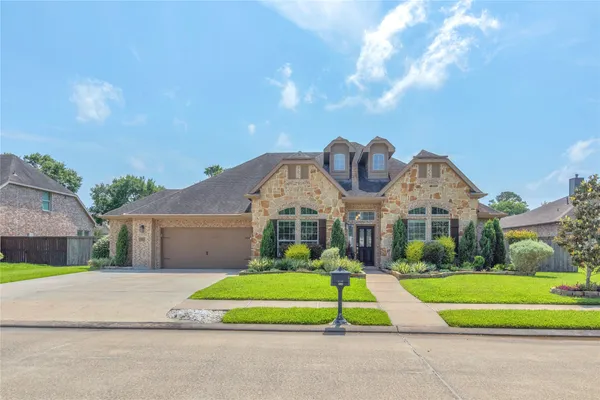 $685,000 | 403 Old Orchard Way, Dickinson, TX 77539
