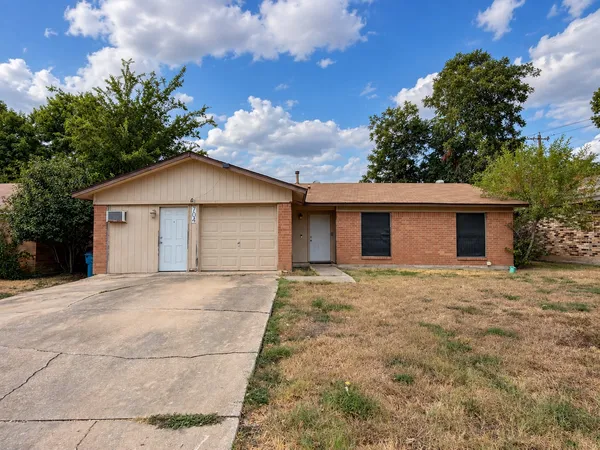 $129,900 | 704 Drake Lane, Taylor, TX 76574