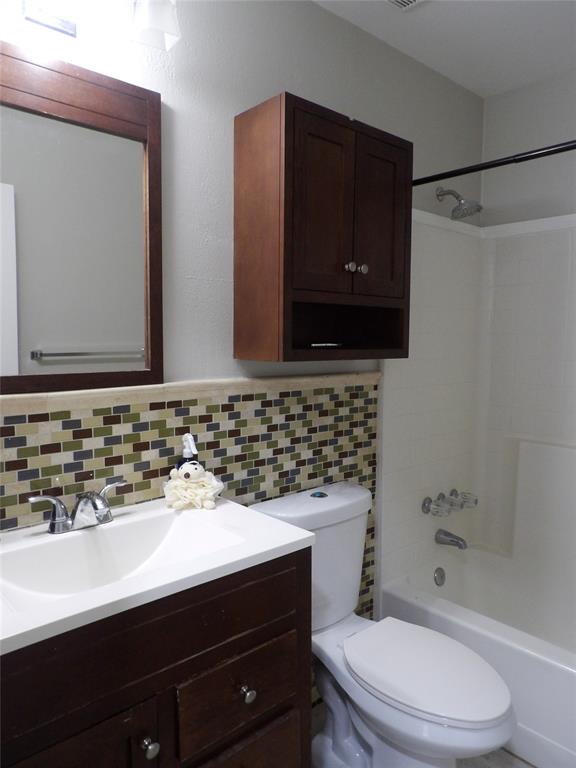 223 Juniper Ridge Court DeSoto, TX 75115 - Photo 20 of 33 Full bath featuring vanity and shower combination