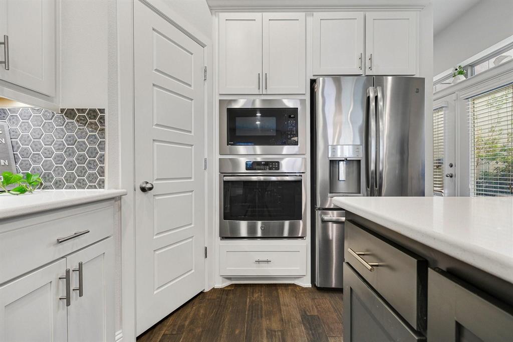 648 Aspen Valley Lane Dallas, TX 75208 - Photo 12 of 38 a kitchen with stainless steel appliances a refrigerator and a stove