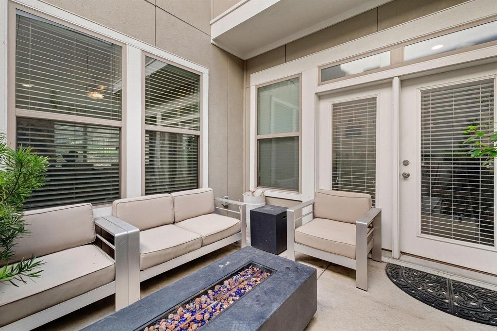 648 Aspen Valley Lane Dallas, TX 75208 - Photo 15 of 38 a living room with furniture and a large window