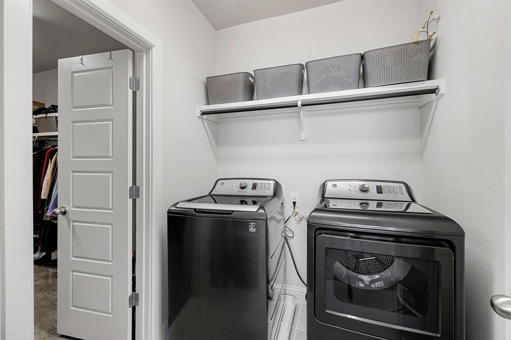 648 Aspen Valley Lane Dallas, TX 75208 - Photo 36 of 38 a utility room with dryer and washer