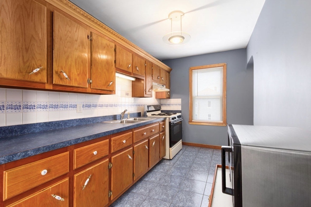 344 Snell Street, Unit 2 Fall River, MA 02721 - Photo 2 of 10