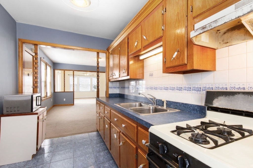 344 Snell Street, Unit 2 Fall River, MA 02721 - Photo 3 of 10