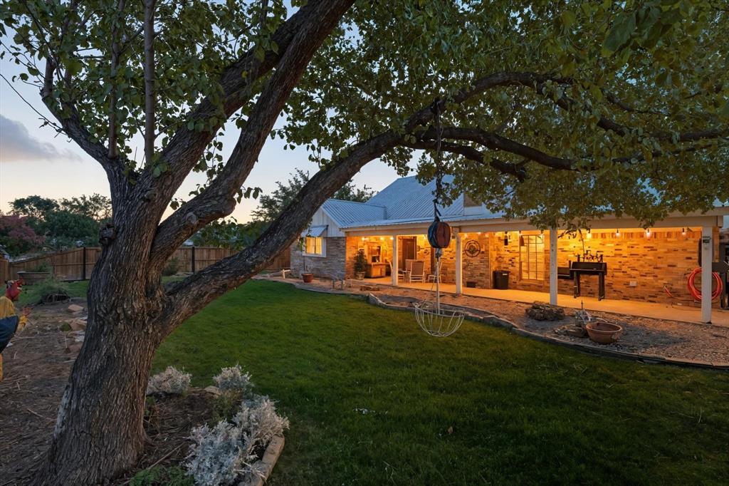 10594 Sam Reynolds Road Justin, TX 76247 - Photo 4 of 40