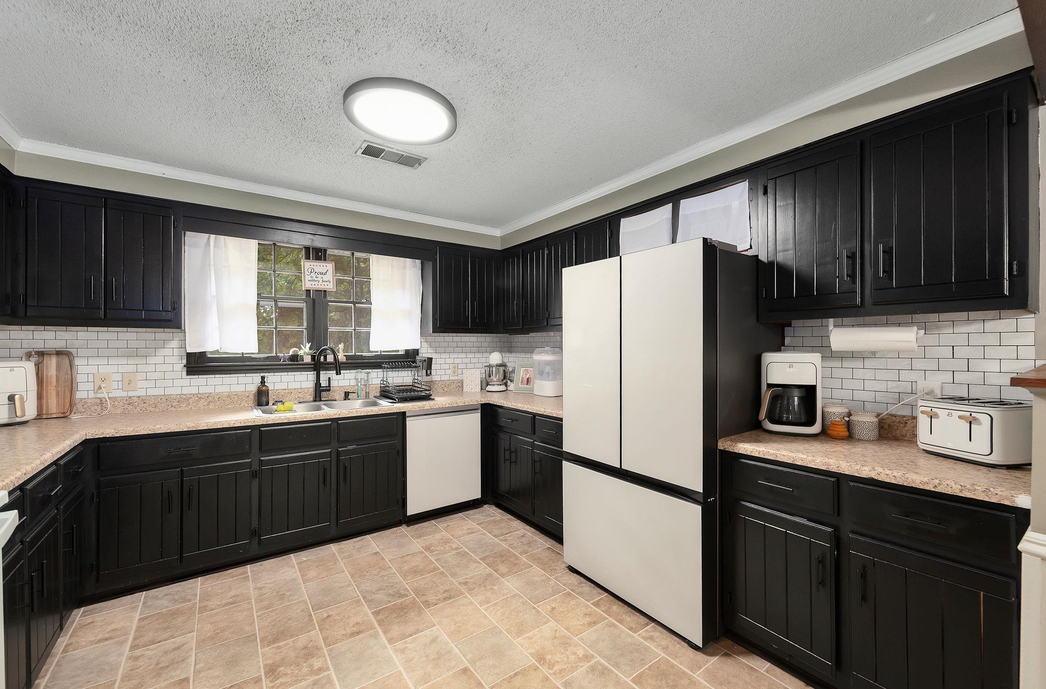 795 Burnett Mills Road Bolivar, TN 38008 - Photo 3 of 29 a kitchen with stainless steel appliances granite countertop a refrigerator stove a sink and dishwasher