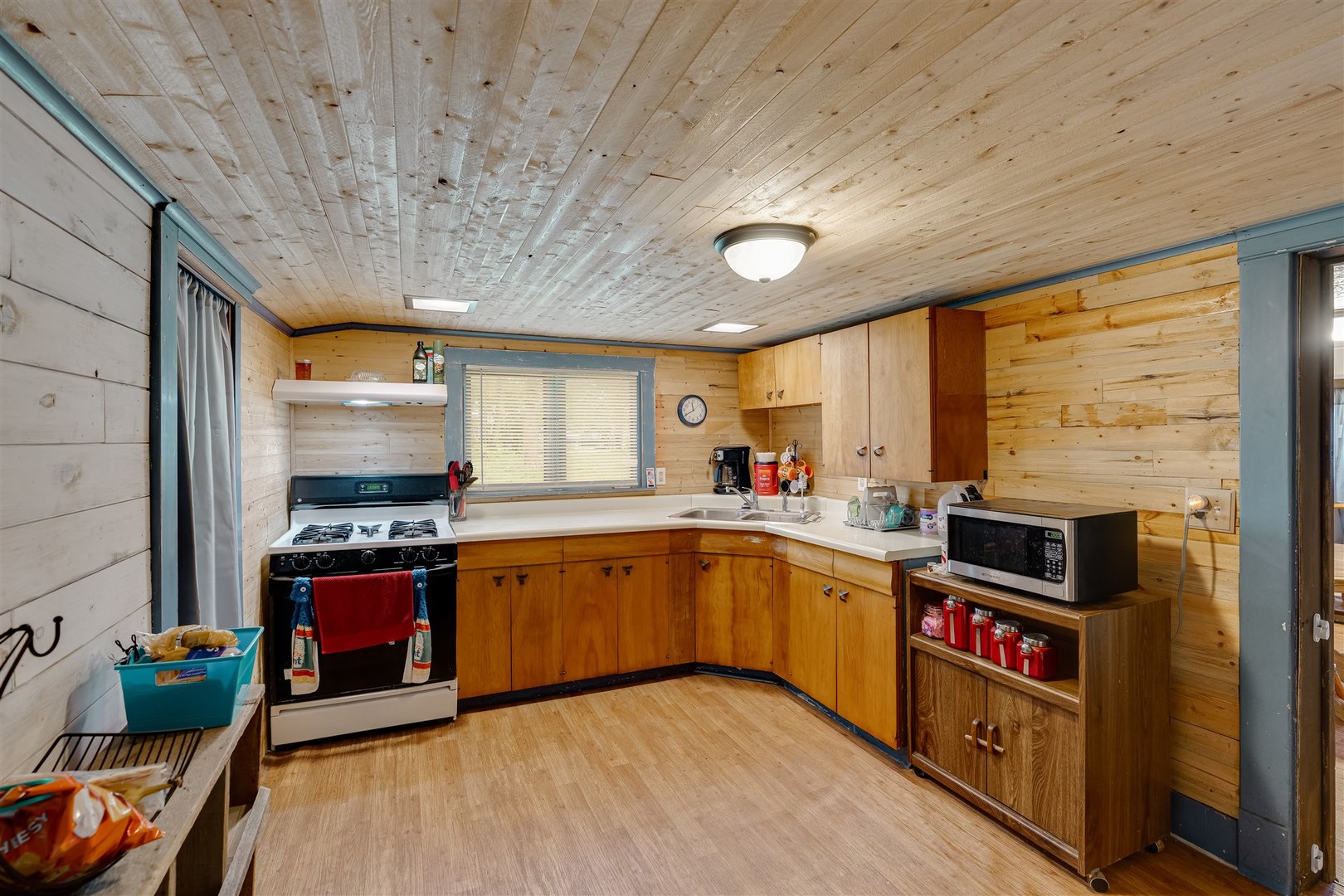 402 4th Street Cornell, IL 61319 - Photo 9 of 36