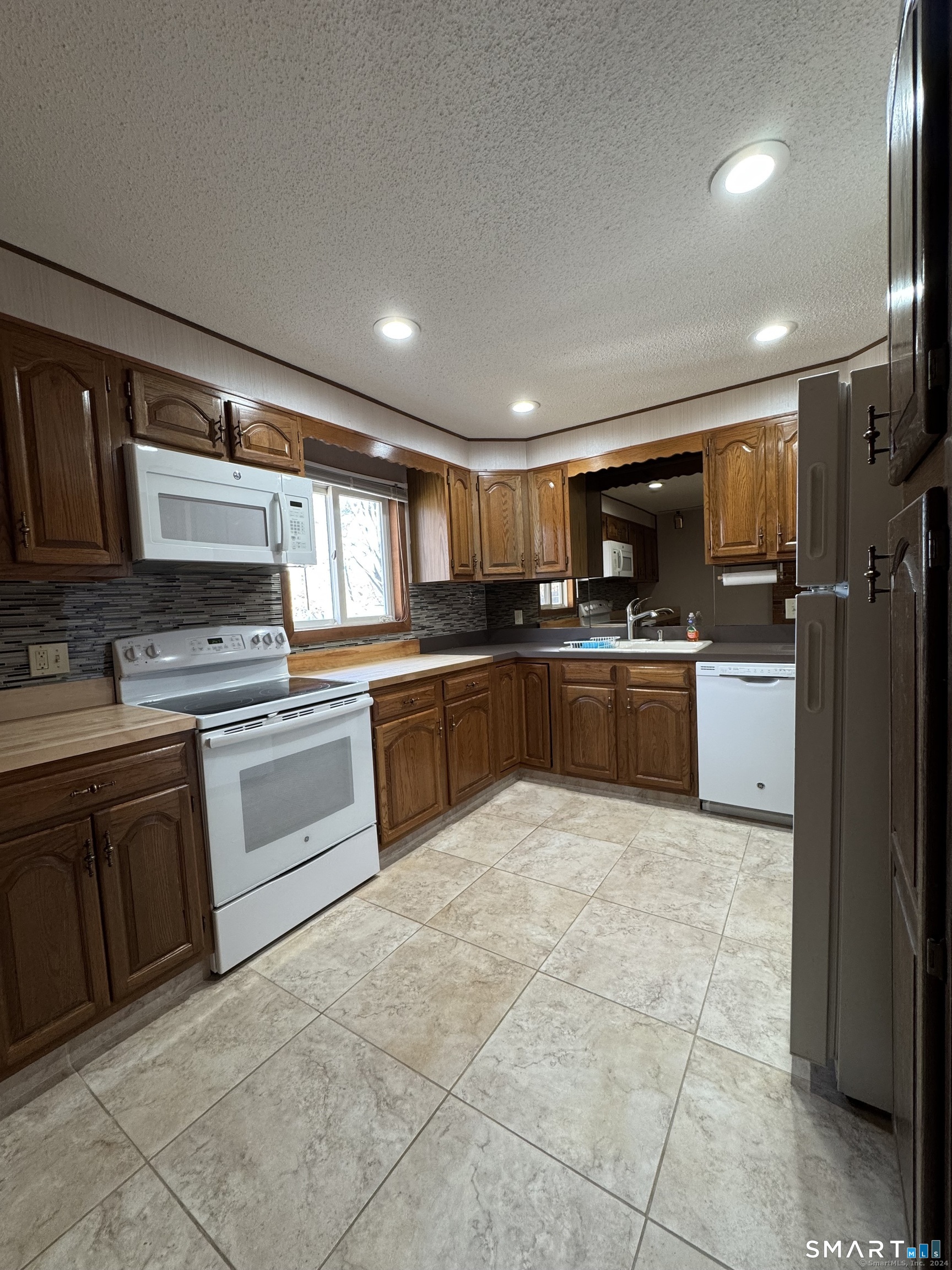 444 Prospect Street Torrington, CT 06790 - Photo 6 of 27