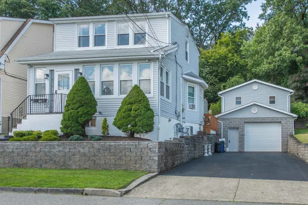 $2,050 | 54 Avenue C, Unit 2, Haledon, NJ 07508