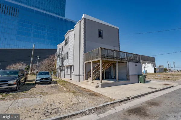 a view of a car park in front of house