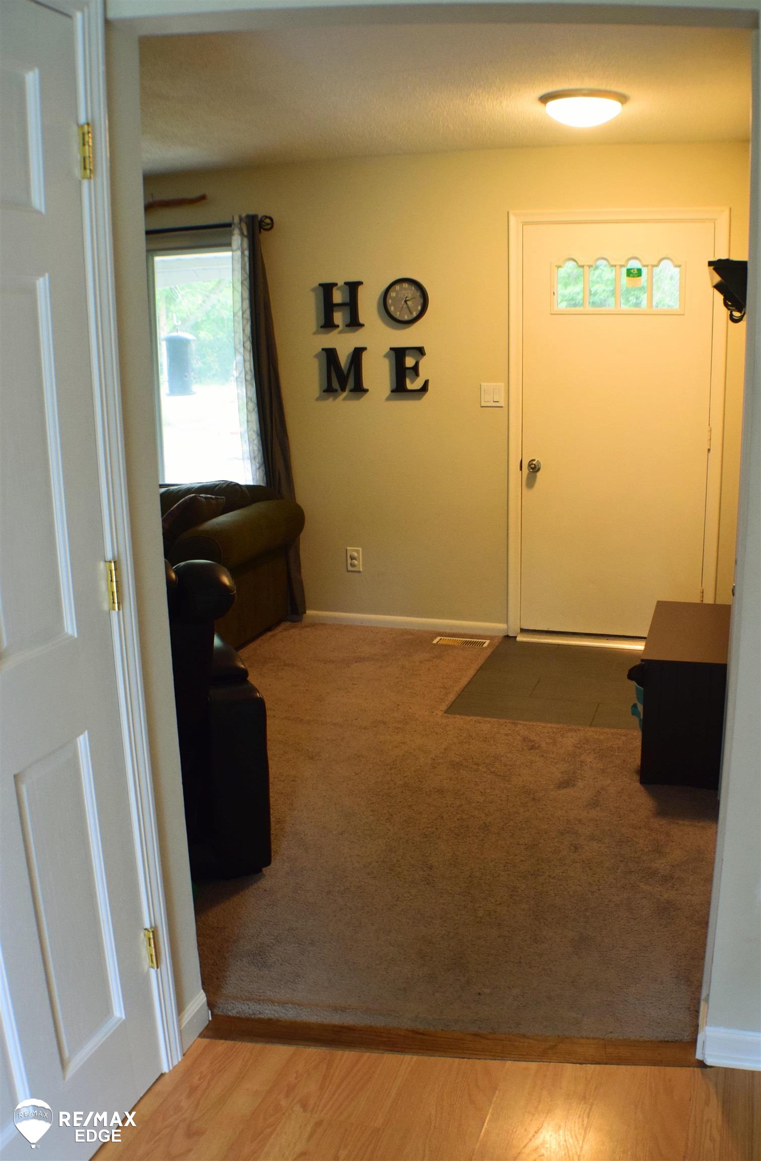 8312 Coldwater Road Flushing, MI 48433 - Photo 5 of 22 50119974-4.JPG